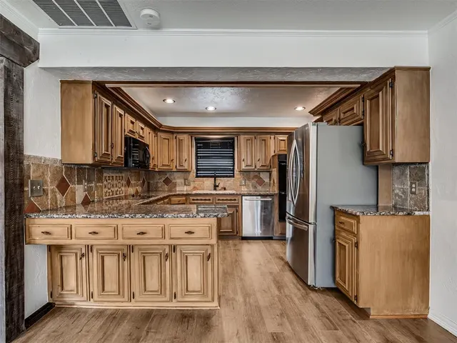 Photo 8 — 8225 Canna Lane, Oklahoma City, OK 73132
