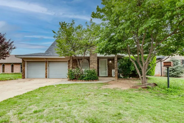 Photo 3 — 611 Linda Lane, Yukon, OK 73099