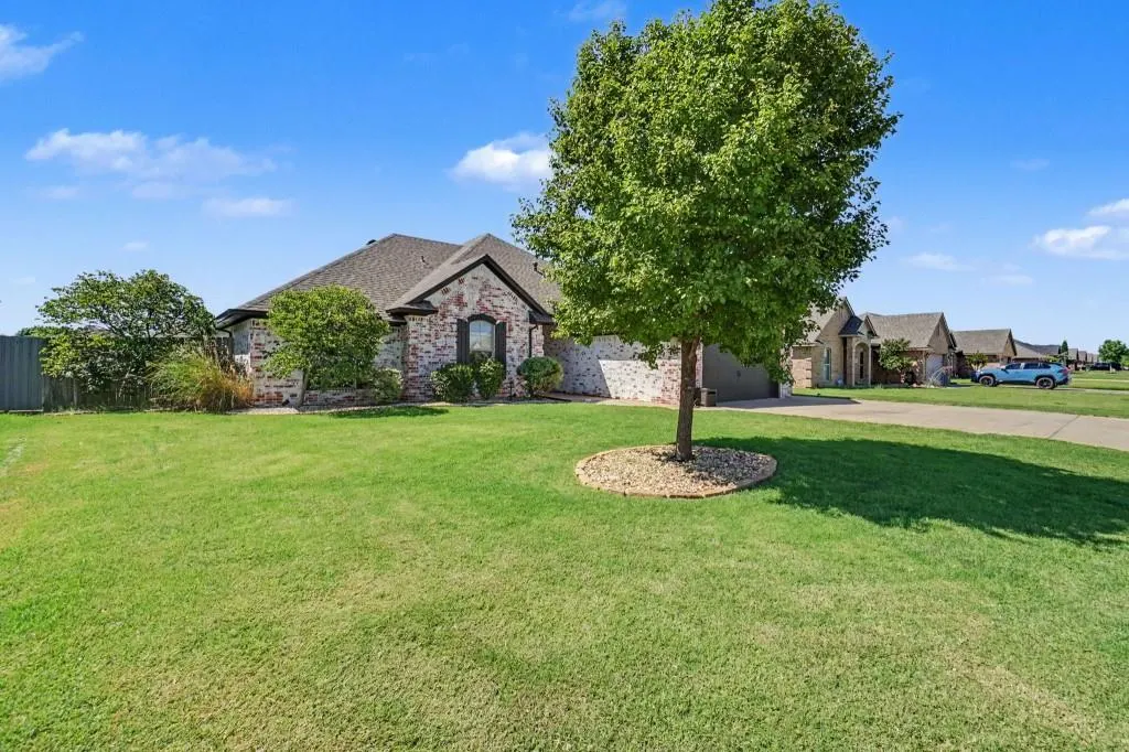 Photo 3 — 1212 Northridge Boulevard, Altus, OK 73521