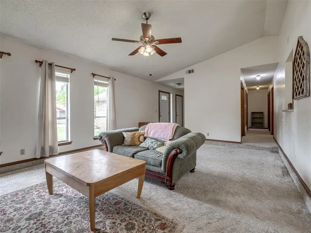 Photo 9 — 1176 Robin Hood Lane, Norman, OK 73072
