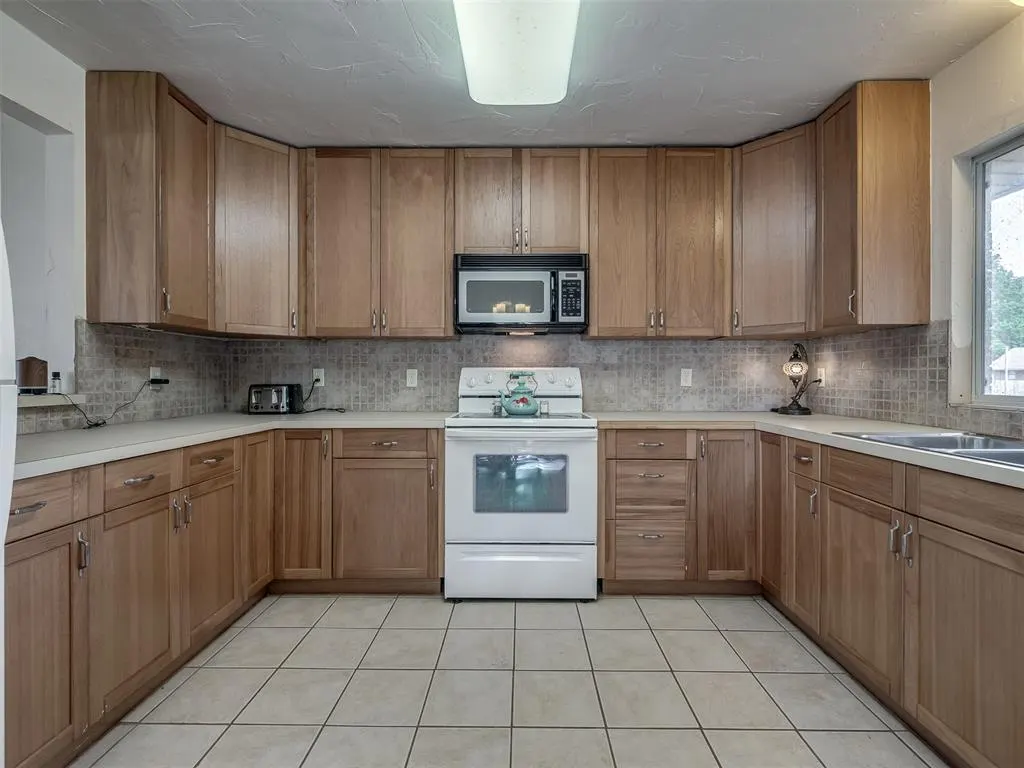 Photo 17 — 1176 Robin Hood Lane, Norman, OK 73072