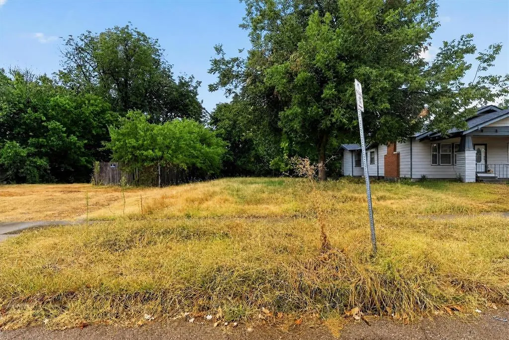 Photo 2 — 217 NE 15th Street, Oklahoma City, OK 73104