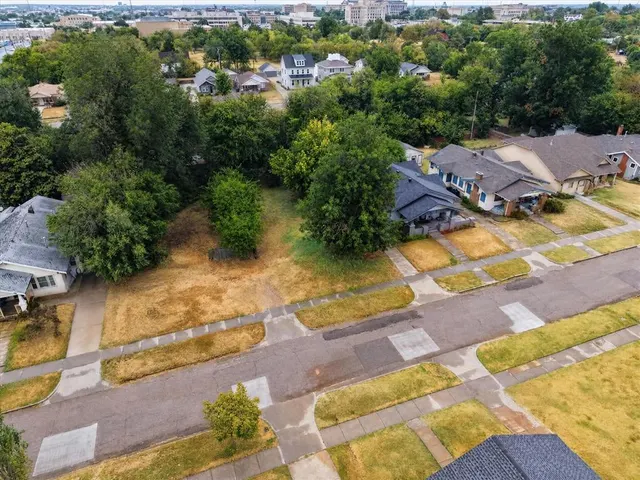 Photo 3 — 217 NE 15th Street, Oklahoma City, OK 73104