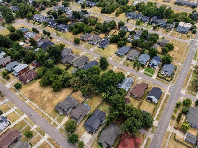 Photo 4 — 217 NE 15th Street, Oklahoma City, OK 73104