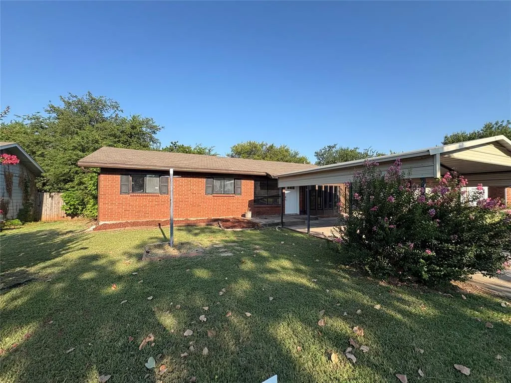 Front exterior — 2605 Queensbury Road, Moore, OK 73160