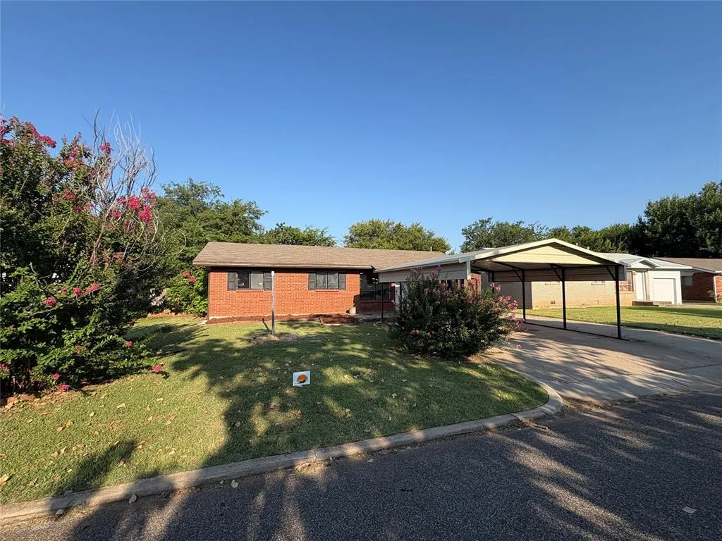 Photo 4 — 2605 Queensbury Road, Moore, OK 73160