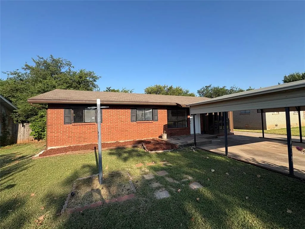 Photo 5 — 2605 Queensbury Road, Moore, OK 73160