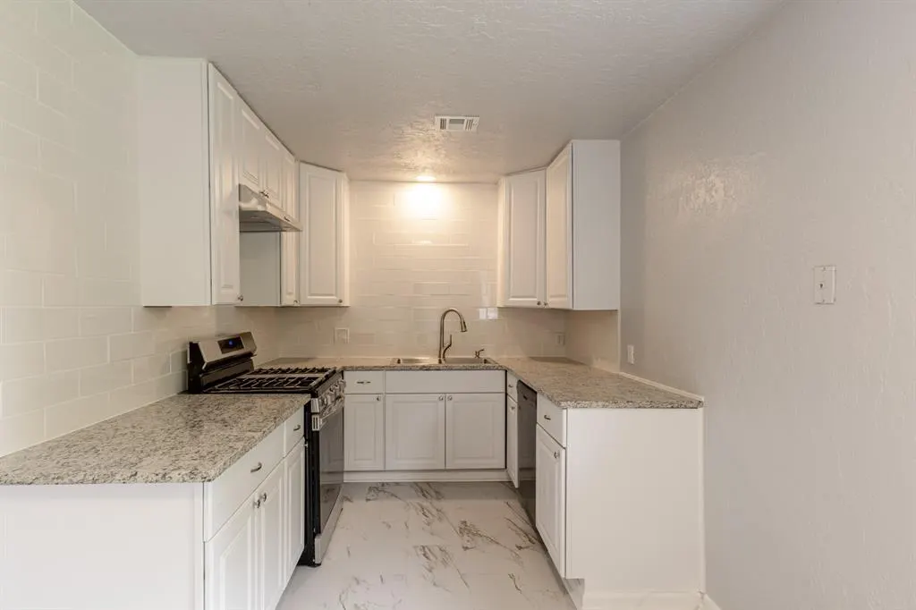 Photo 10 — 2605 Queensbury Road, Moore, OK 73160