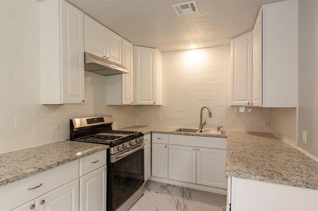Photo 12 — 2605 Queensbury Road, Moore, OK 73160