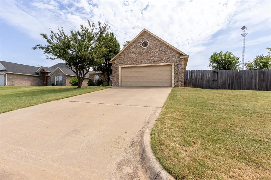 Photo 3 — 2318 Tailwind Drive, Purcell, OK 73080