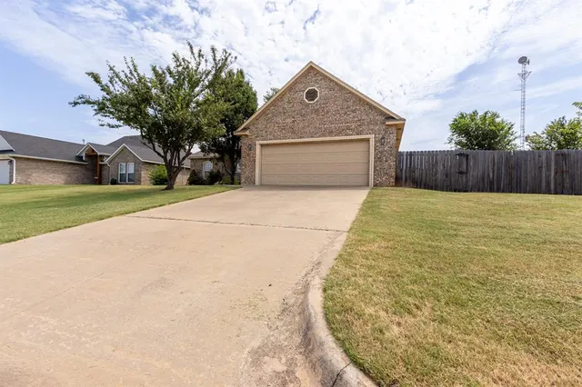 Photo 3 — 2318 Tailwind Drive, Purcell, OK 73080