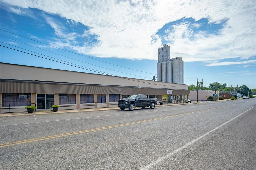 Photo 7 — 1950 Church Avenue, Harrah, OK 73045