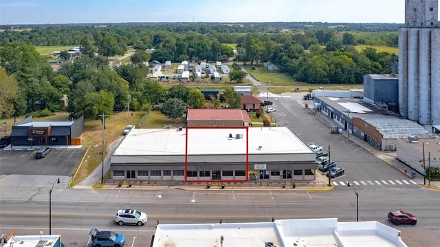 Photo 2 — 1950 Church Avenue, Harrah, OK 73045