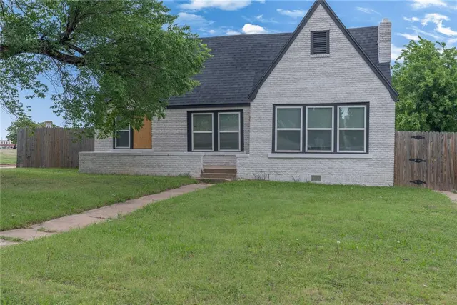 Photo 2 — 701 NE 24th Street, Oklahoma City, OK 73105