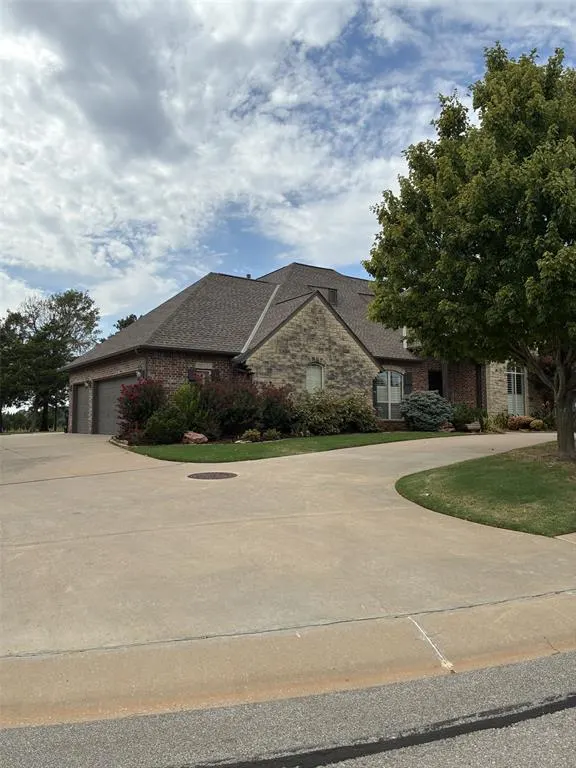 Photo 13 — 10209 Timber Valley Drive, Oklahoma City, OK 73151