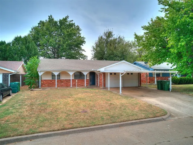 Photo 2 — 210 E Cherry Avenue, Yukon, OK 73099
