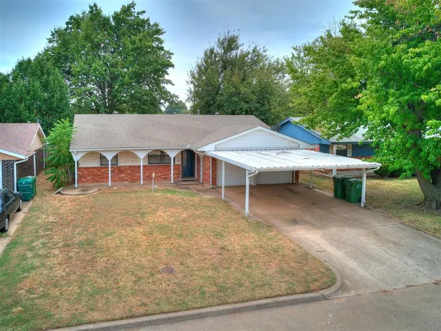 Photo 3 — 210 E Cherry Avenue, Yukon, OK 73099