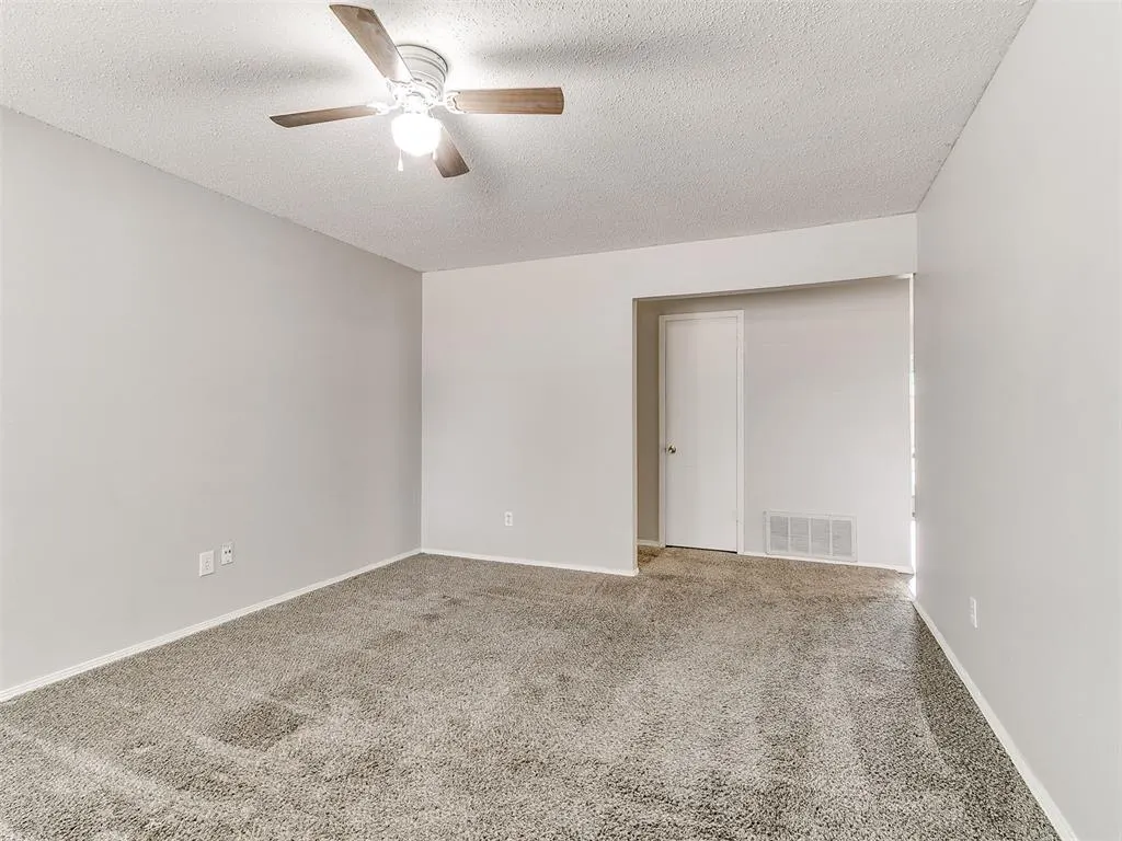 Photo 20 — 210 E Cherry Avenue, Yukon, OK 73099