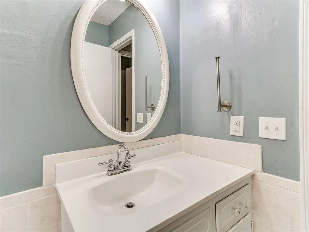 Photo 45 — 210 E Cherry Avenue, Yukon, OK 73099