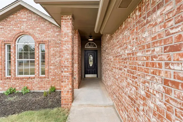 Photo 2 — 11933 NW 7th Street, Yukon, OK 73099