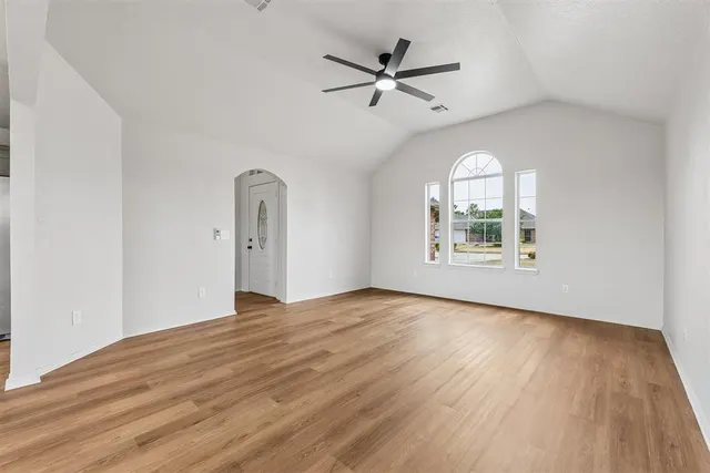 Photo 4 — 11933 NW 7th Street, Yukon, OK 73099