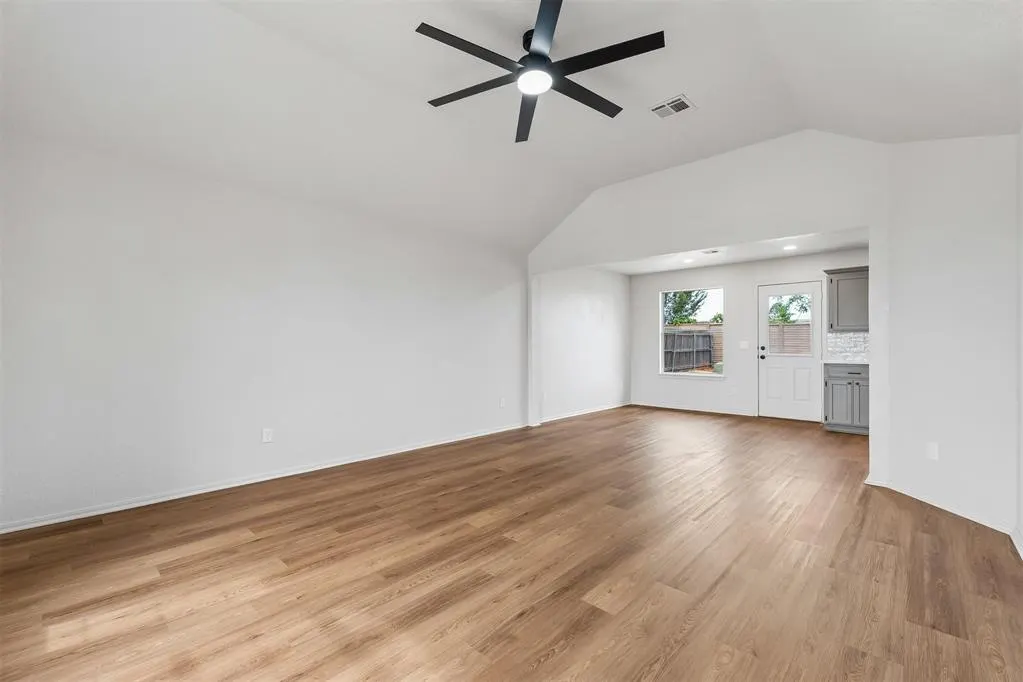 Photo 6 — 11933 NW 7th Street, Yukon, OK 73099