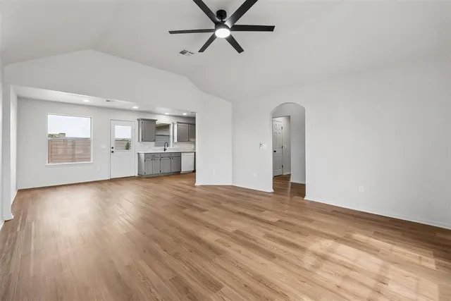 Photo 7 — 11933 NW 7th Street, Yukon, OK 73099