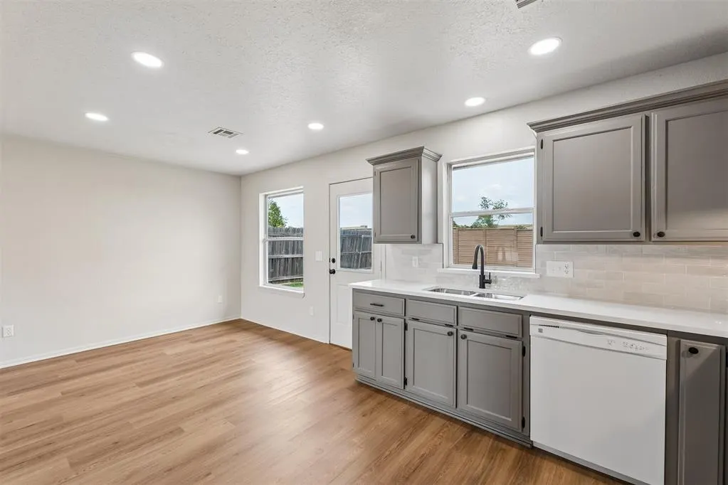 Photo 11 — 11933 NW 7th Street, Yukon, OK 73099