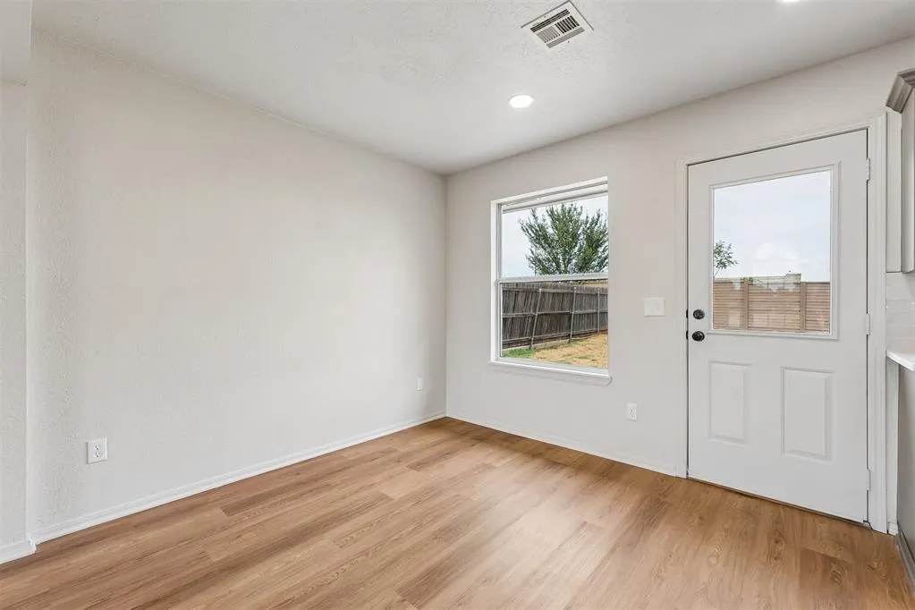Photo 15 — 11933 NW 7th Street, Yukon, OK 73099