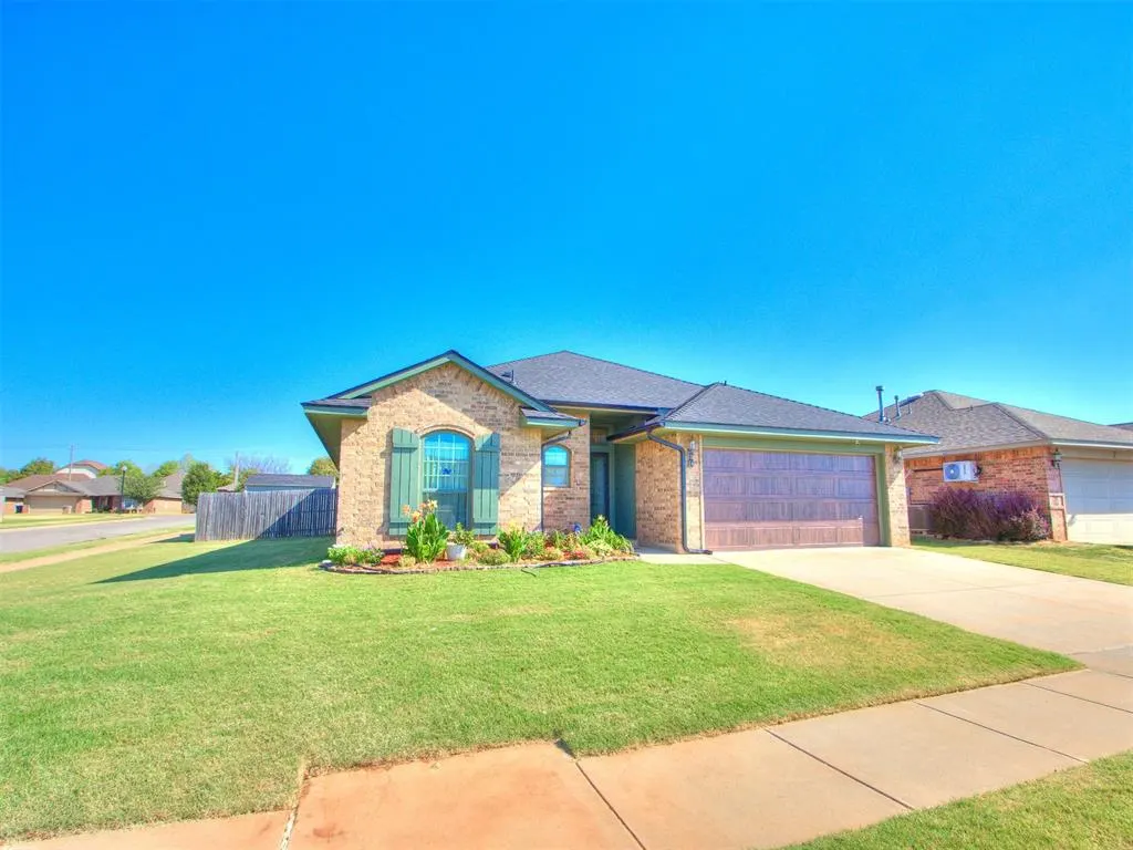 Photo 3 — 11809 SW 9th Street, Yukon, OK 73099
