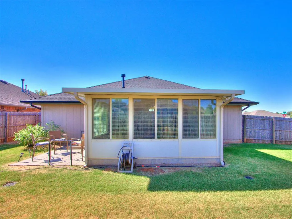 Photo 9 — 11809 SW 9th Street, Yukon, OK 73099