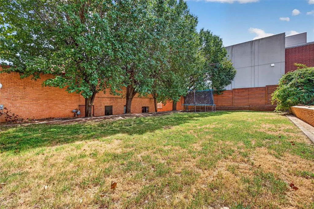 Photo 6 — 1111 N Hudson Avenue, Oklahoma City, OK 73103