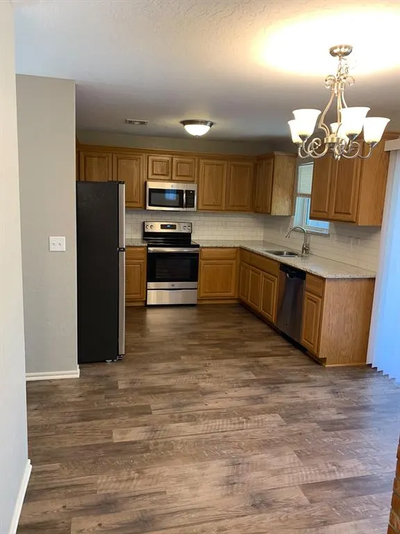 Photo 5 — 831 Rambling Oaks Drive, Norman, OK 73072