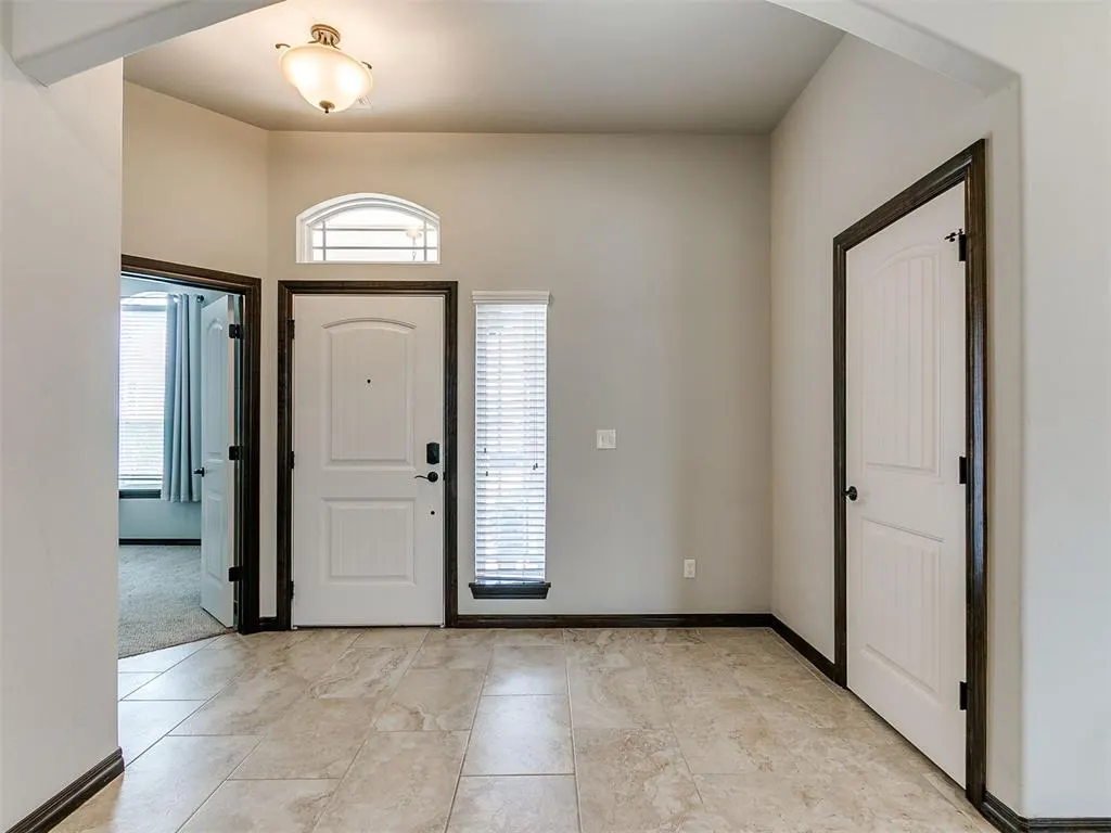 Photo 4 — 16909 Madrid Circle, Oklahoma City, OK 73170