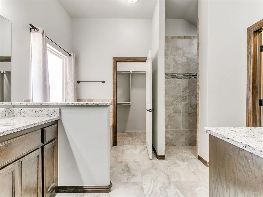 Photo 9 — 16909 Madrid Circle, Oklahoma City, OK 73170