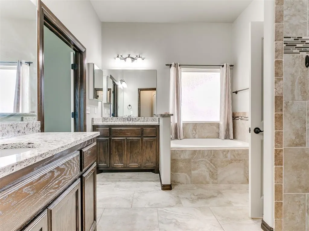 Photo 10 — 16909 Madrid Circle, Oklahoma City, OK 73170
