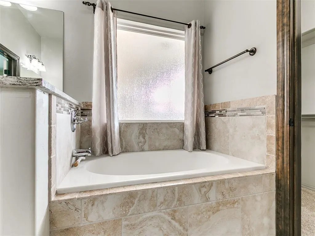 Photo 12 — 16909 Madrid Circle, Oklahoma City, OK 73170