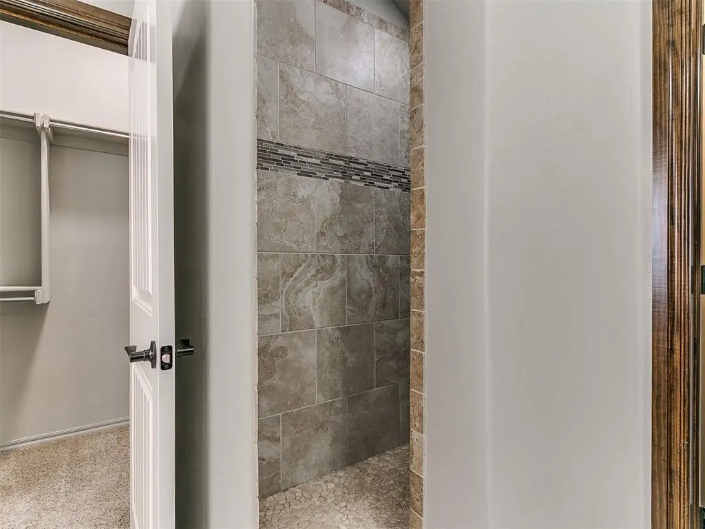 Photo 13 — 16909 Madrid Circle, Oklahoma City, OK 73170