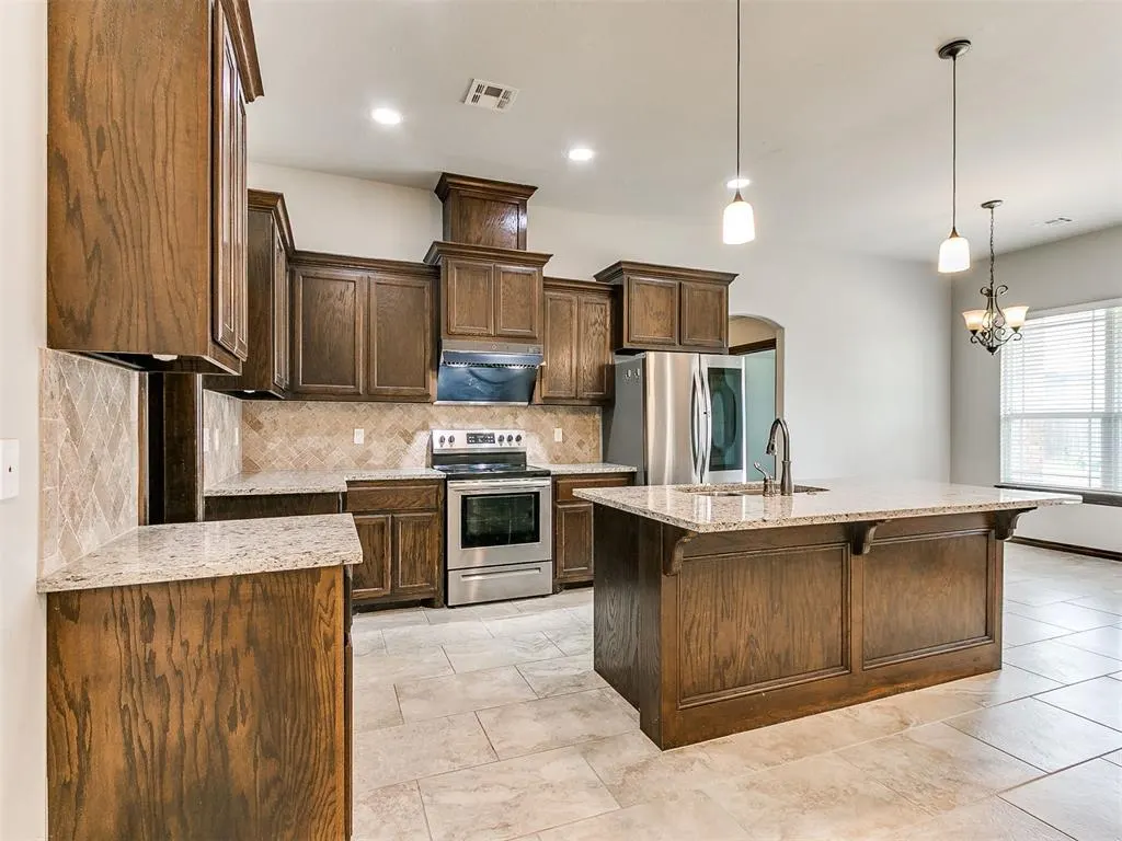 Photo 19 — 16909 Madrid Circle, Oklahoma City, OK 73170
