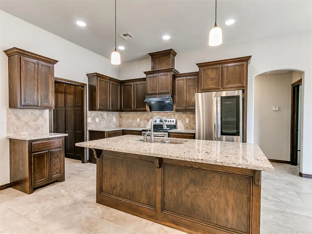 Photo 21 — 16909 Madrid Circle, Oklahoma City, OK 73170