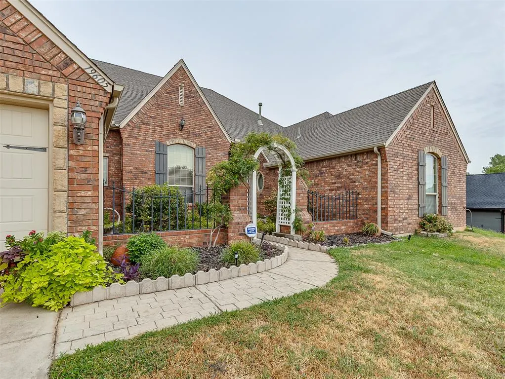 Photo 2 — 19605 Talavera Lane, Edmond, OK 73012