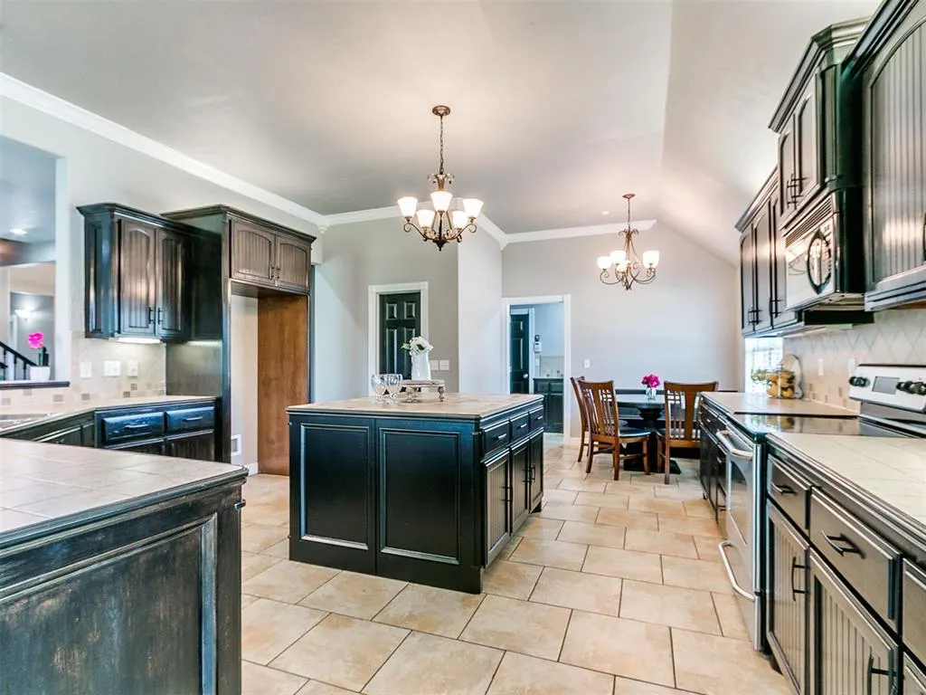 Photo 4 — 601 Summit Bend, Norman, OK 73071