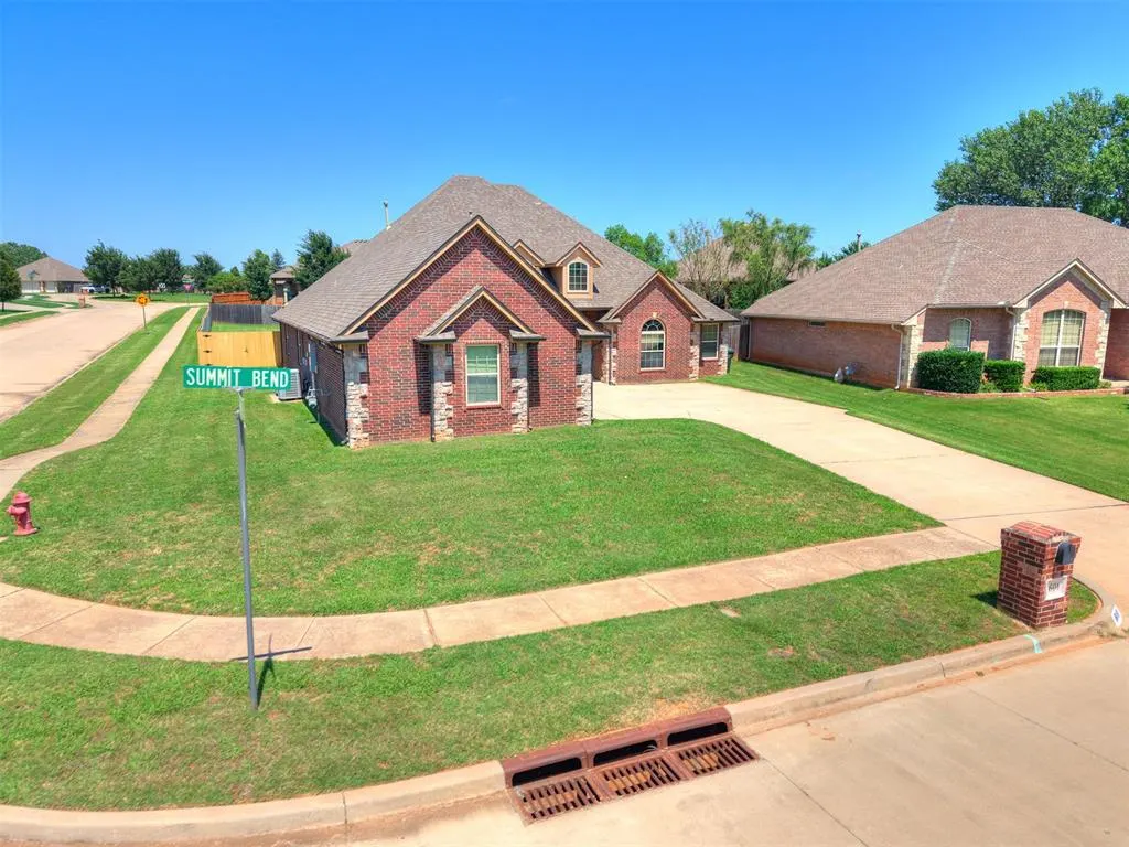Front exterior — 601 Summit Bend, Norman, OK 73071