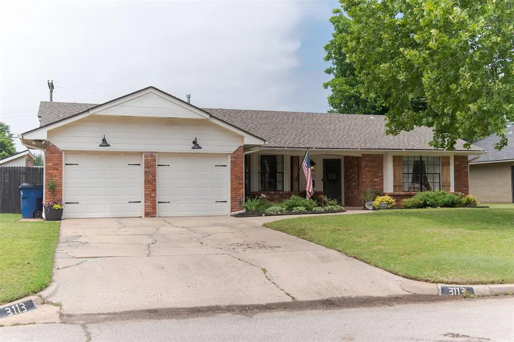Photo 2 — 3113 Berkshire Way, Oklahoma City, OK 73120