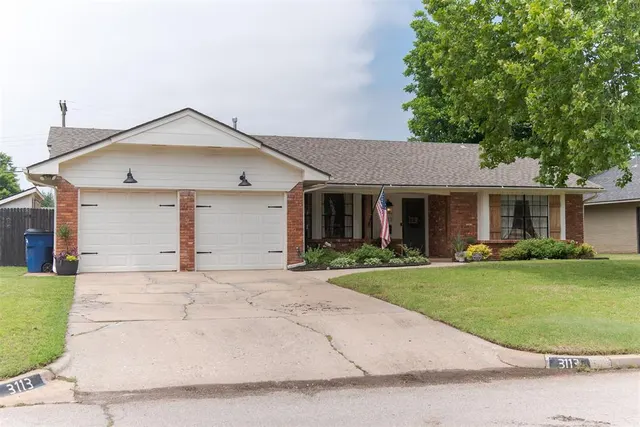 Photo 2 — 3113 Berkshire Way, Oklahoma City, OK 73120