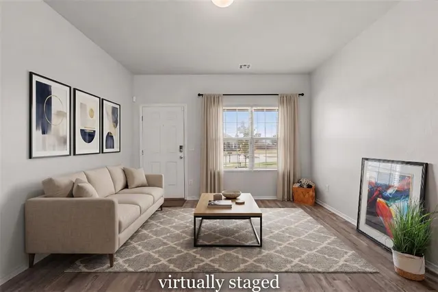 Photo 2 — 1007 N Deer Court Way, Mustang, OK 73064