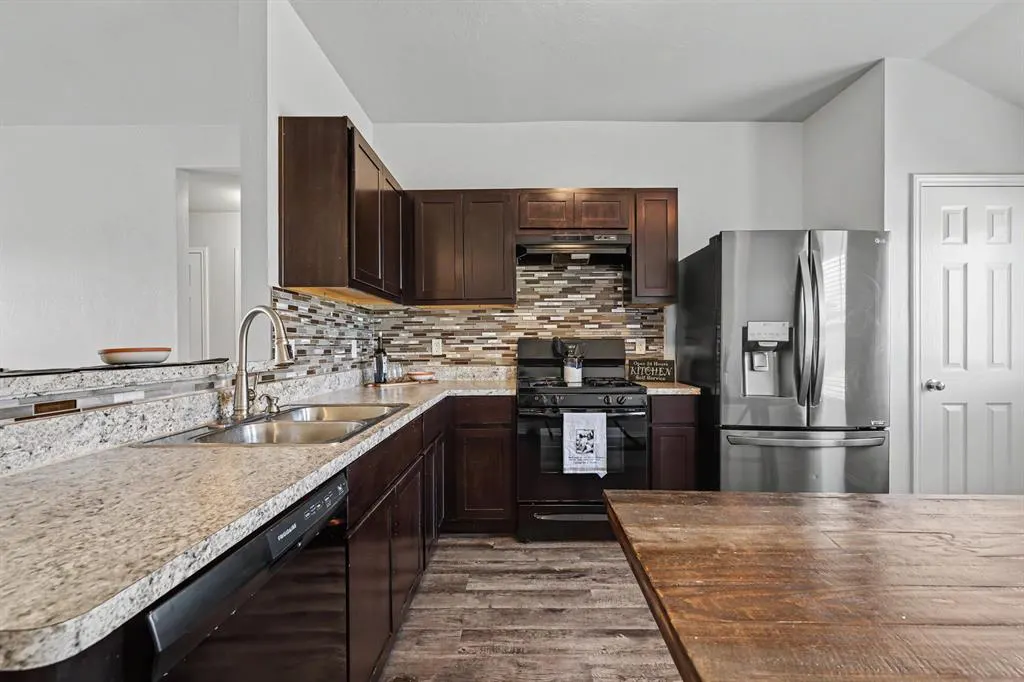Photo 11 — 1007 N Deer Court Way, Mustang, OK 73064