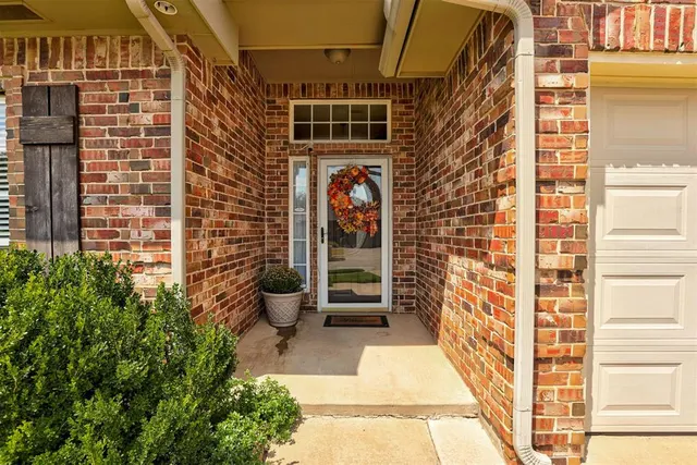 Photo 2 — 605 Vickery Avenue, Yukon, OK 73099