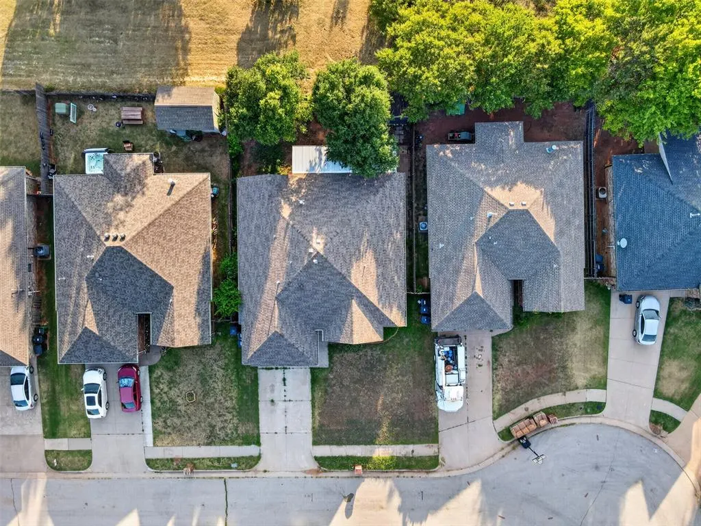 Photo 2 — 1309 Ethan Lane, Yukon, OK 73099