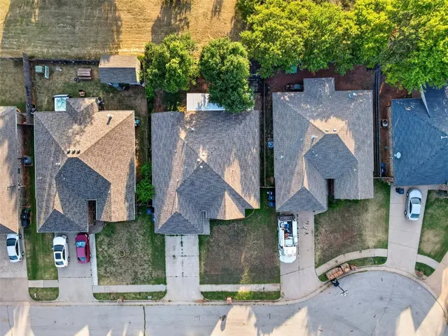 Photo 2 — 1309 Ethan Lane, Yukon, OK 73099